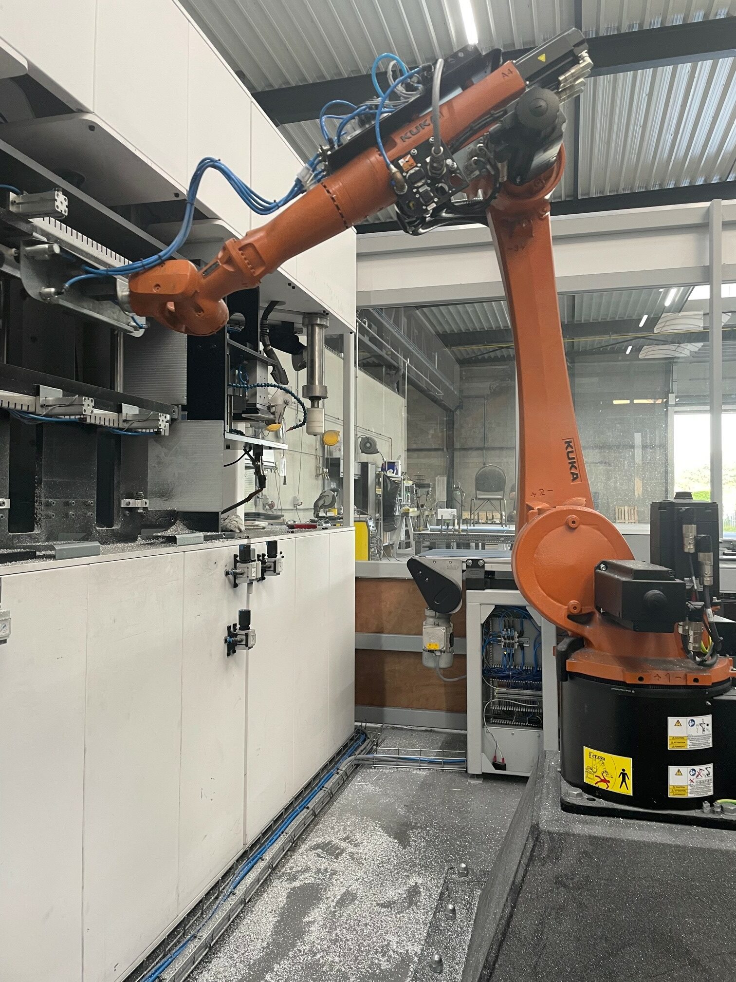 KUKA 6-assige coatingrobot in de Bendec-lakstraat